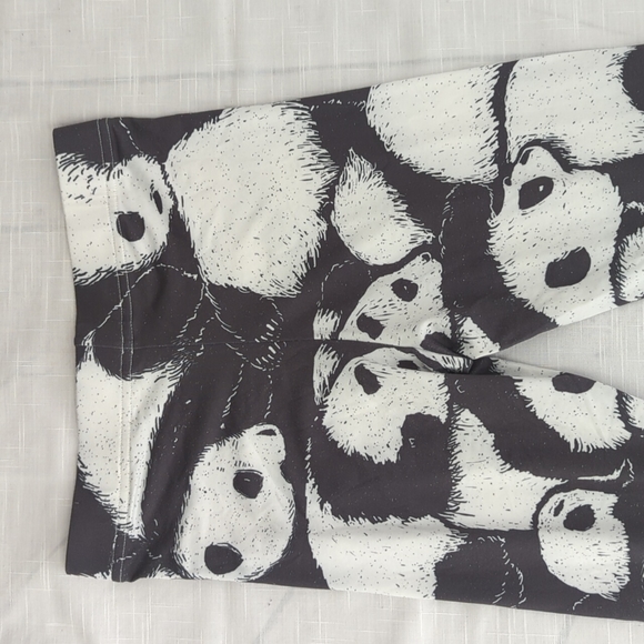 Threadless leggings, Panda design, size extra small - Picture 8 of 9